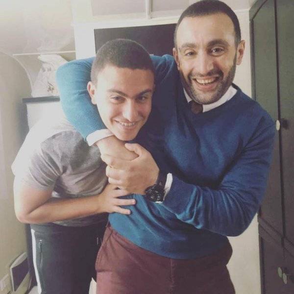 نجل أحمد السقا يشعل مواقع التواصل بفيديو ويتحدى والده بجنونه