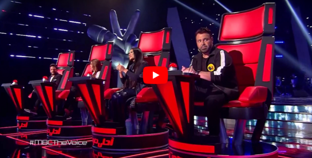 بالفيديو - متسابق سوري يرفض مصافحة لجنة 