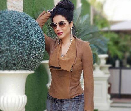 بالصور - لجين عمران في حيرة بسبب لون شعرها.. شاهدوا أناقتها