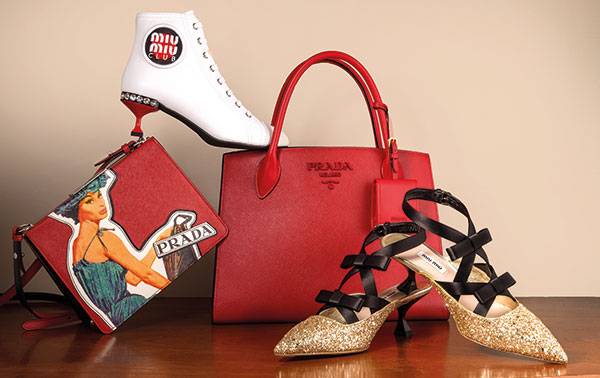 (من الأعلى) • حذاء من Miu Miu • حقيبتان من Prada • حذاء ذهبي من Miu Miu