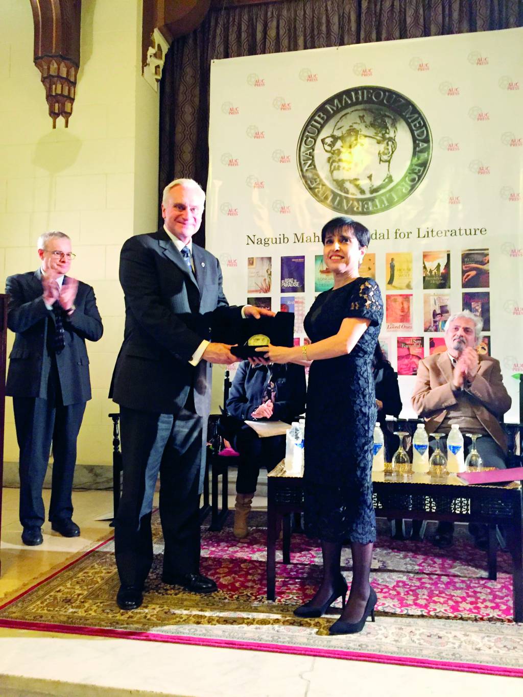 الشاعرة حزامة حبايب تفوز بجائزة نجيب محفوظ في الرواية