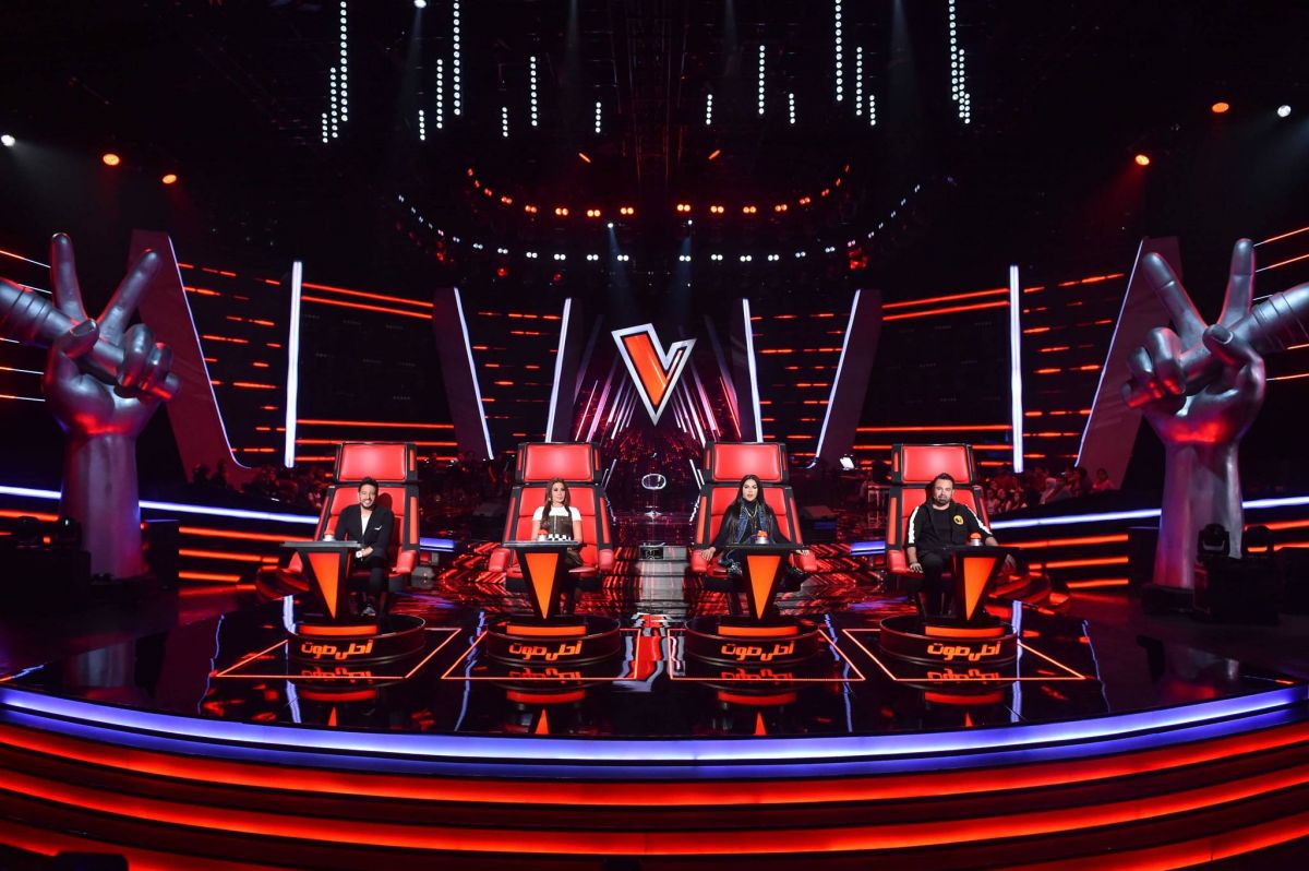 بالفيديو والصور - ابن مشتركة يقتحم مسرح 