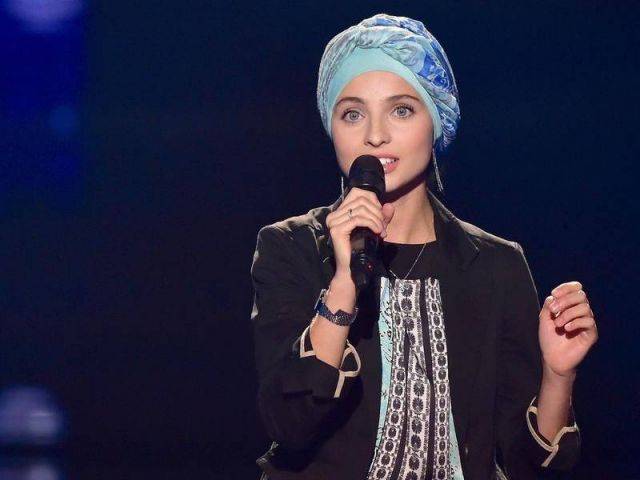 بالفيديو - أول محجّبة تخطف الانظار بصوتها الملائكي في 