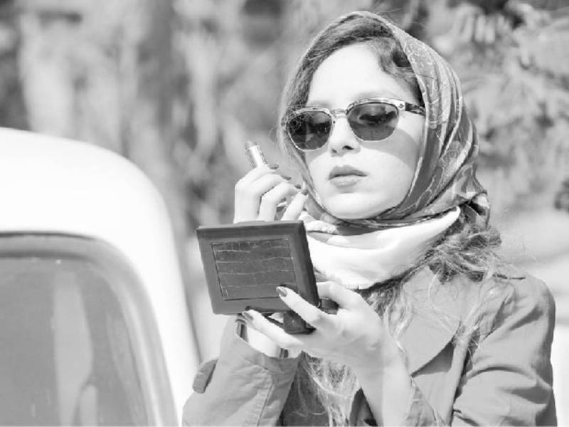 بالصور - فنانة شابة تتعرض للانتقاد بسبب اطلالتها الجديدة