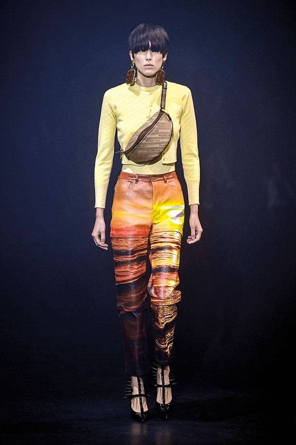 Balenciaga
 ... عروض أزياء ربيع وصيف 2018 في باريس