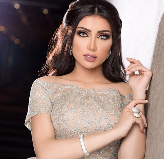 بالصورة – شاهدوا كيف أظهر سروال الجينز زيادة وزن دنيا بطمة... هكذا بدت