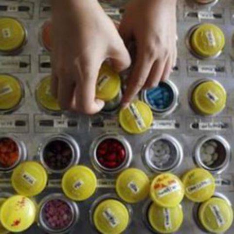 السعودية: فرض اختبار «الإيدز» على خمس حالات فقط