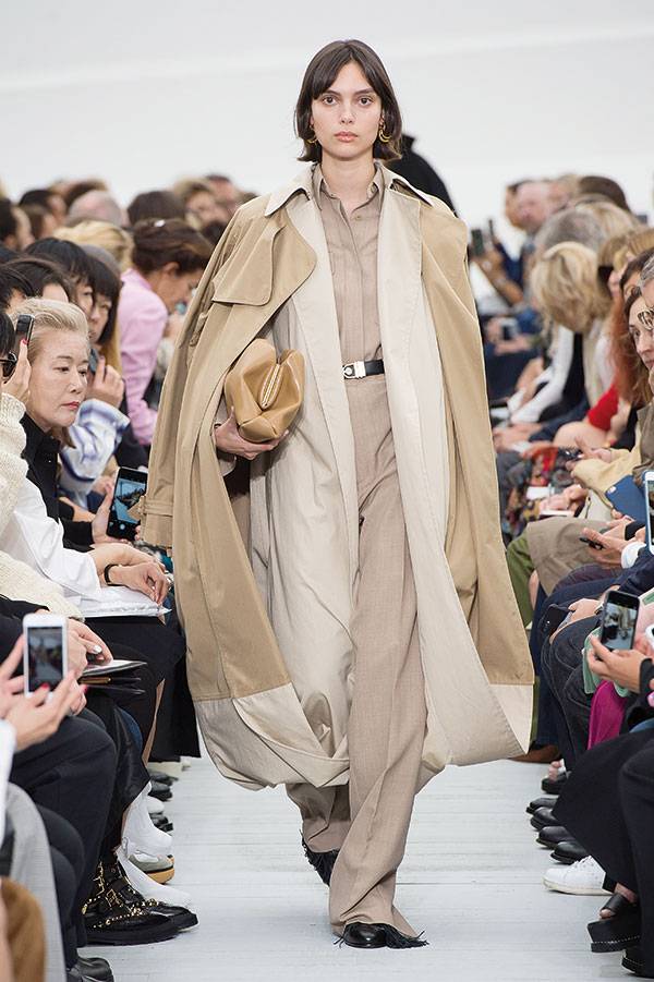 Celine ... عروض أزياء ربيع وصيف 2018 في باريس