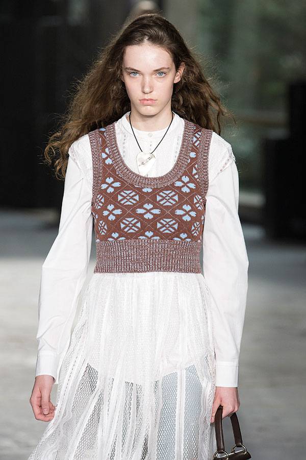 Giambattista Valli
 ... عروض أزياء ربيع وصيف 2018 في باريس