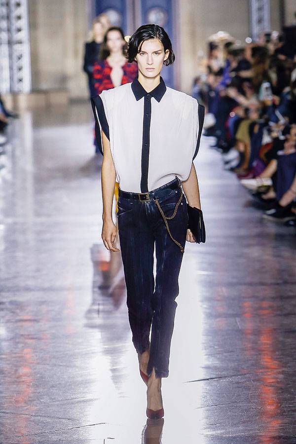 Givenchy
 ... عروض أزياء ربيع وصيف 2018 في باريس