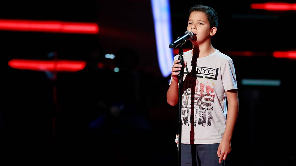 بالفيديو – شاهدوا كيف استُقبل حمزة لبيض في بلده... ووالدته تكشف ما سيفعله بعد The Voice Kids