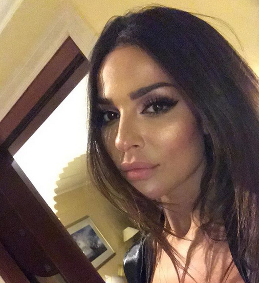 بالصورة – نادين نجيم في ظهور مفاجئ من المستشفى... 