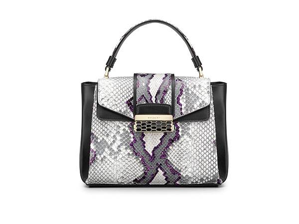 BVLGARI حقيبة مثالية لليل والنهار مصنوعة من الجلد الفاخر الملوّن بأطياف الأحجار النفيسة.