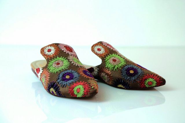 من تصاميم كارين سلامة