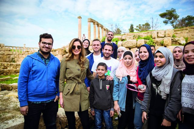 الملكة رانيا تطلع على أنشطة مبادرة «أنا أتعلم» في جرش