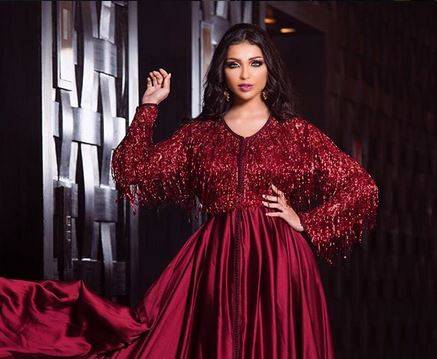 دنيا بطمة بقفطان مغربي خاص ومميز.. وصورها تعرضها للانتقاد