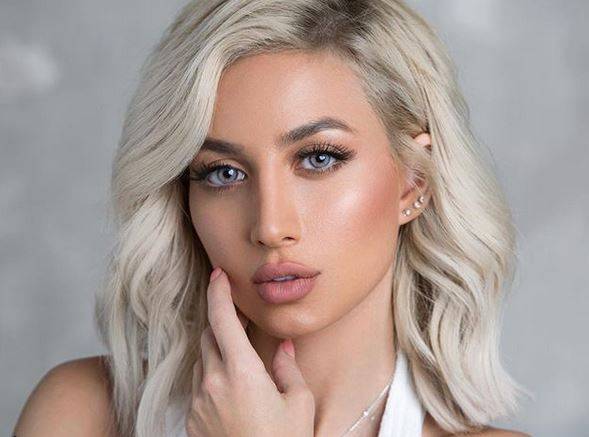 مودل روز تكشف سرها للحصول على شعر صحي وناعم