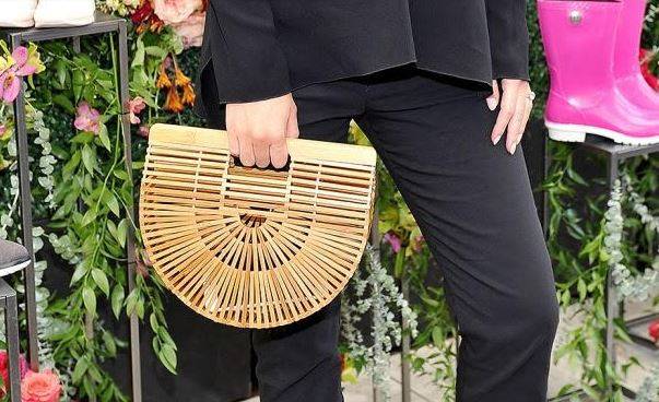 بالصور- حقائب القش من أكثر الصيحات رواجاً لهذا الموسم