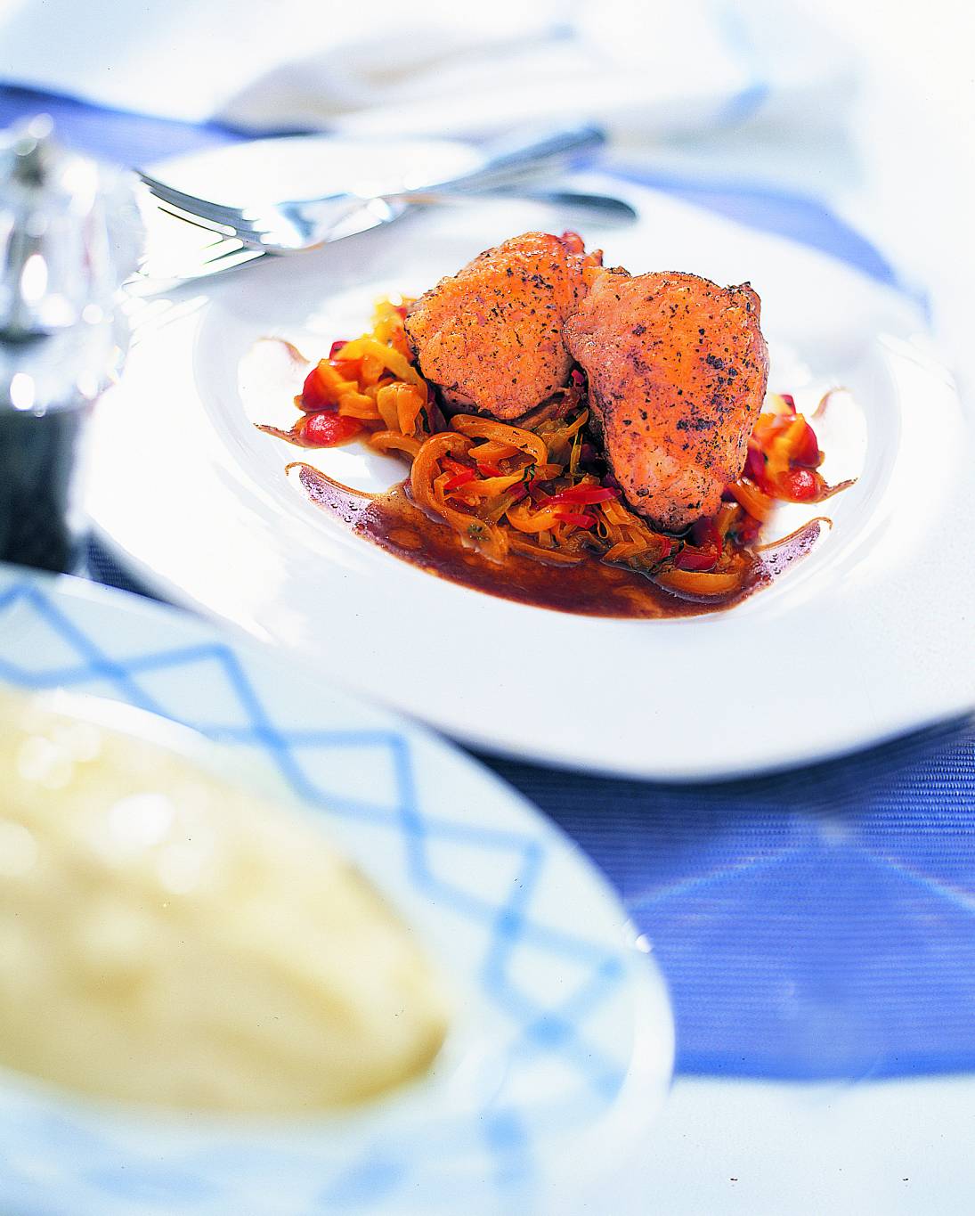 يخنة الدجاج مع الفليفلة والزيتون الأخضر