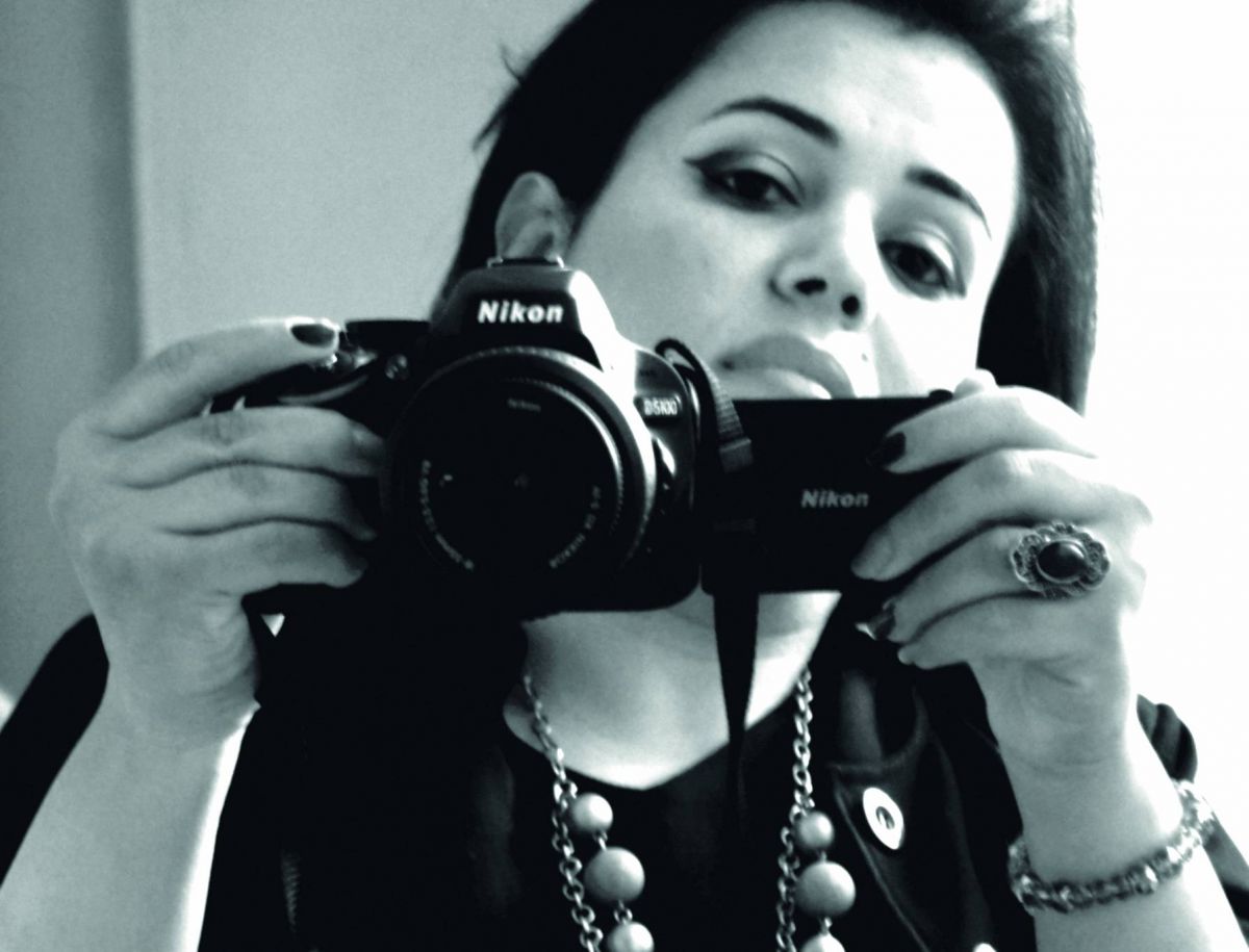 المصورِّة الفوتوغرافية منى عبدالكريم: معرضي «ألوان من الهند» بداية لمشاريع ثقافية مقبلة