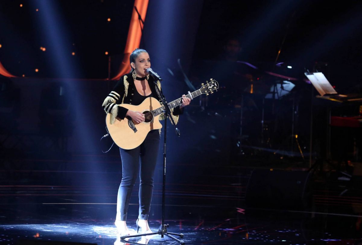 بالفيديو - مشتركة لبنانية في the Voice تسبب غضب محمد حماقي