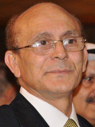 بالفيديو - متصل يحرج محمد صبحي على الهواء.. ورأيه بعادل إمام صادم