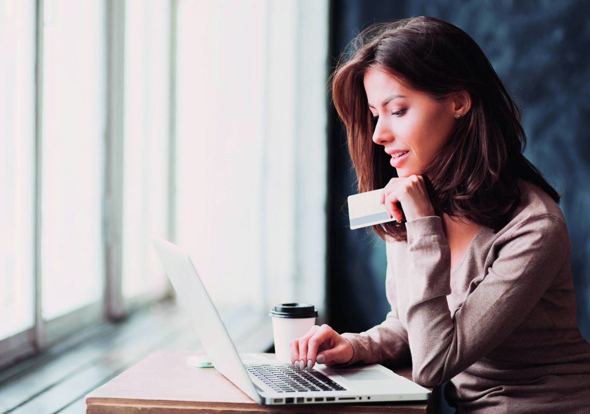 تسوّق حديث وخيارات واسعة: التسّوق الإلكتروني بكبسة زرّ!