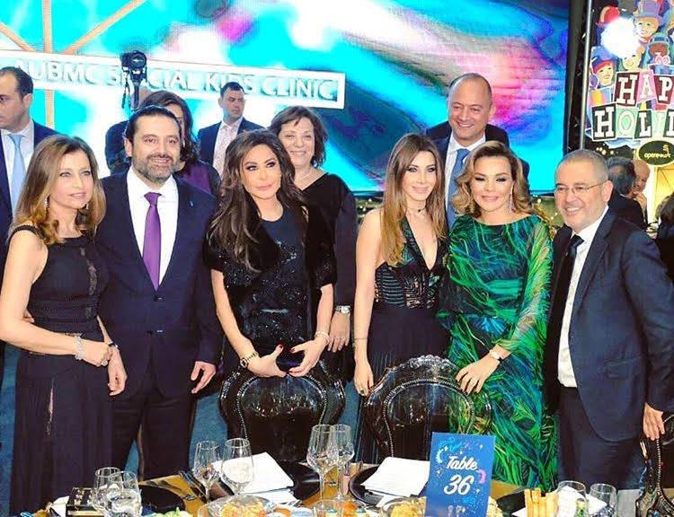 نانسي عجرم تتألق بفستان سعره 4 الاف دولار وتلتقط صورة ظهرت فيها إليسا فجأة