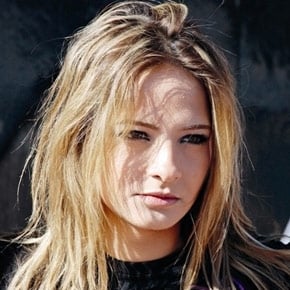 سالي شاهين مذيعة 'أرض الخوف' 