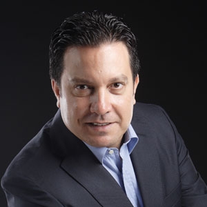 الشاعر والإعلامي زاهي وهبي في 50 سؤالاً