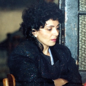 الشاعرة فاطمة العشبي.. فرضت وجودها شاعرة ذائعة الصيت!