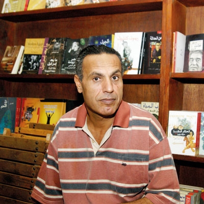 الروائي والقاص حمدي أبو جليّل...