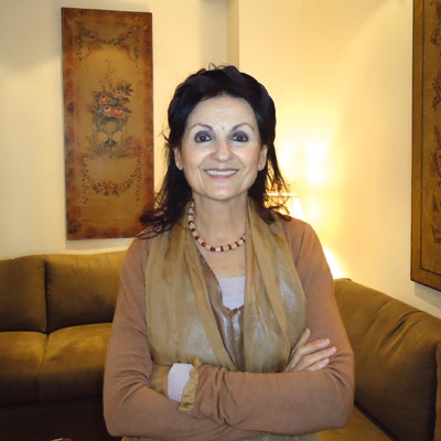 الروائية اللبنانية المُقيمة في لندن حنان الشيخ...