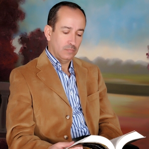 سلمان زين الدين: مكتبتي جزء من مائدتي اليومية