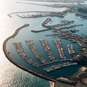 الإبحار شراعيًا في جزر وايت صنداي في أوستراليا