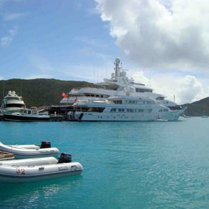 الإبحار شراعيًا في الجزر العذراء البريطانية