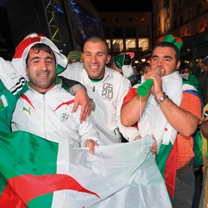 جنون العالم بين كرة وألوان