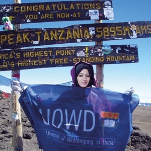 طالبتان من دبي تتسلّقان قمة 'كيليمانجارو'