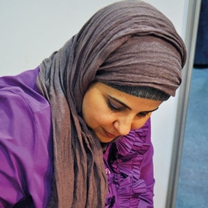 'يغلق الباب على ضجر' لباسمة العنزي