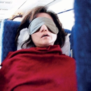 10 نصائح لمن لا تغفو عينه في الطائرة