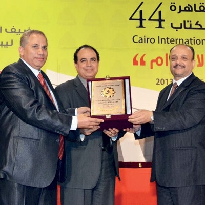 جوائز لأفضل عشرة كتب...