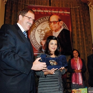 ميرال الطحاوي فازت بجائزة نجيب محفوظ