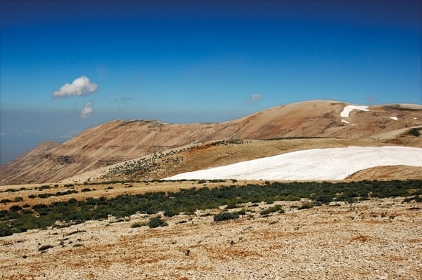 جبل المكمل اللبناني 