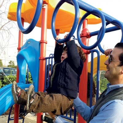 بين الأم والأب...