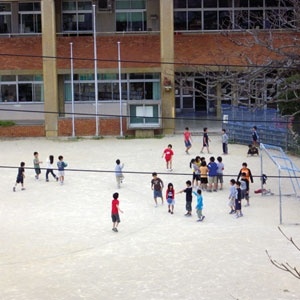 ساعة الفسحة وملعب المدرسة... 