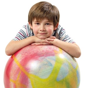 اللعب هو العمل الذي يجيده الطفل 