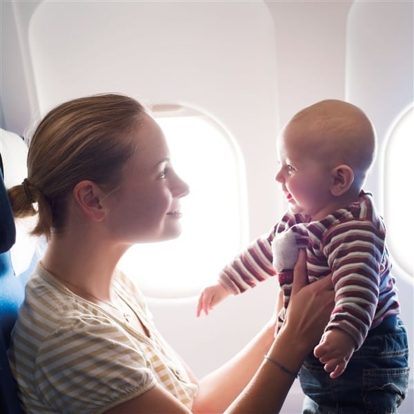 أنت وطفلك في الطائرة...
