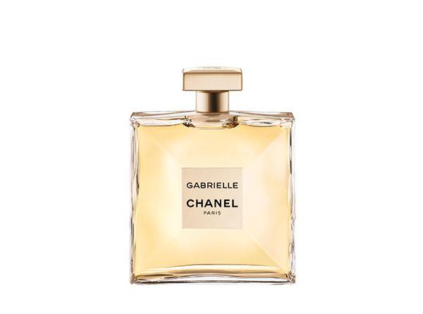 تدثّري بالزهور البيضاء مع GABRIELLE CHANEL