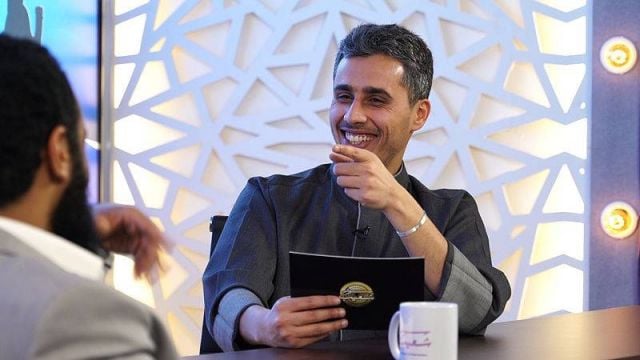 المذيع شعيب راشد يصبح حديث مواقع التواصل بسبب هذه الصورة.. إليكم التفاصيل