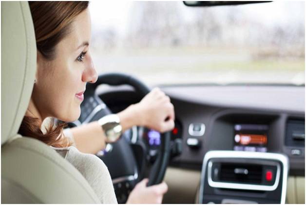 خِلافاً لما يُعتقد: النساء أقل ارتكاباً لحوادث السير
